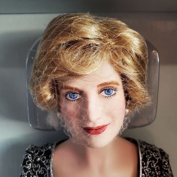 Diana Princess of Wales Porcelain Portrait Doll - Picture 2 of 11